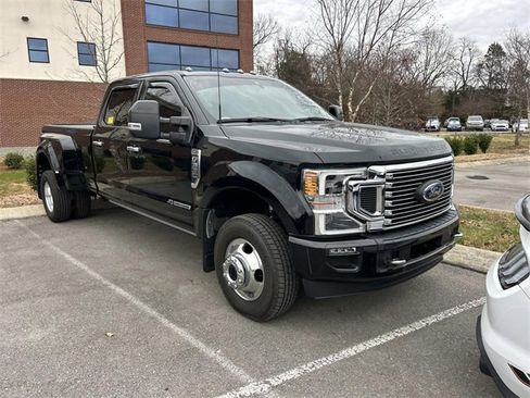 Used 2022 Ford F350 Limited image 2