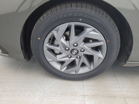 Used 2024 Hyundai Elantra SEL FWD image 31