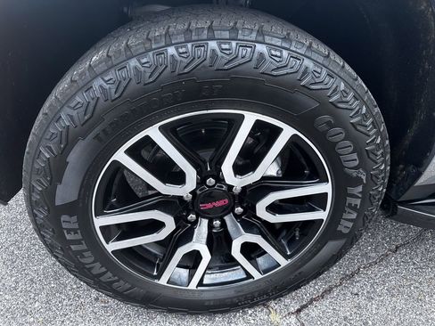 Used 2024 GMC Yukon AT4 image 15