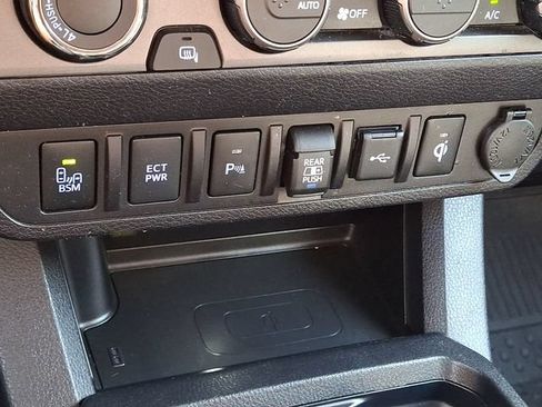 Certified 2022 Toyota Tacoma TRD Off-Road w/ Technology Package AWD/4WD image 23