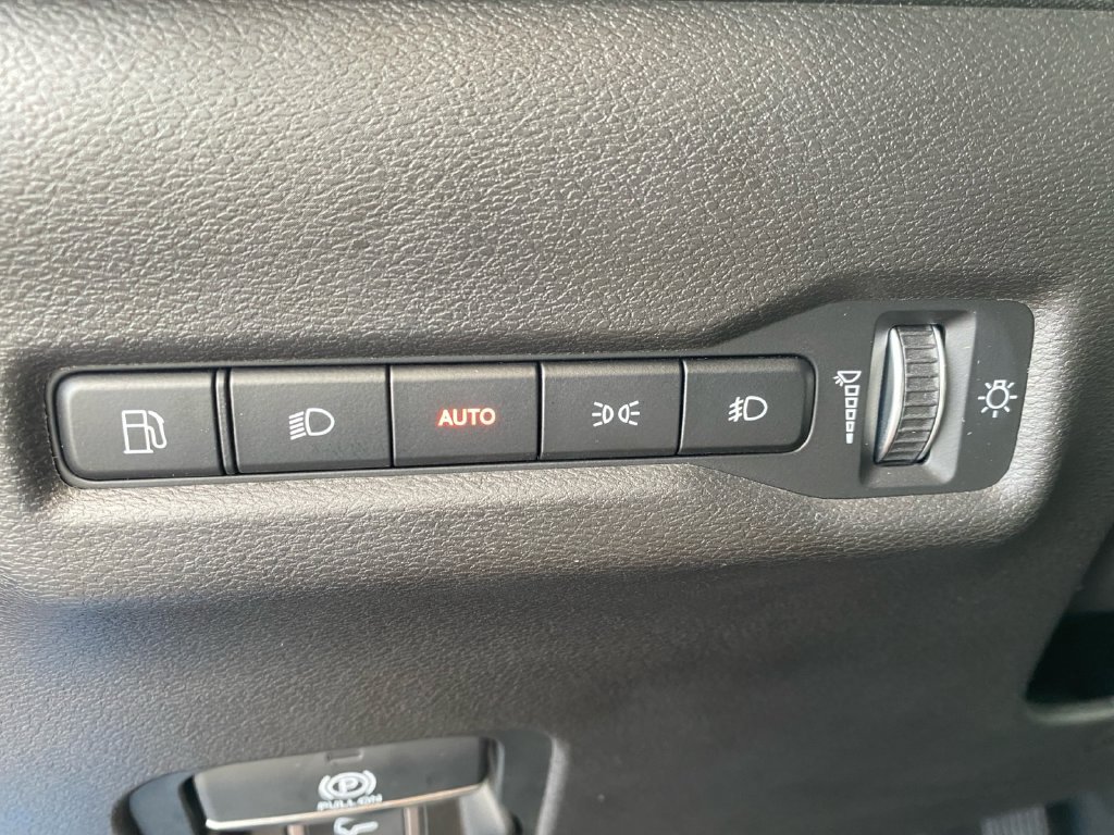 Used 2026 Jeep Cherokee Laredo AWD/4WD image 22