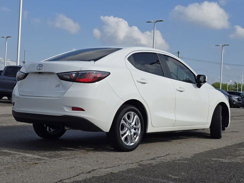 Used 2017 Toyota Yaris iA FWD image 12