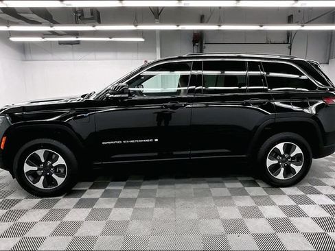 Used 2023 Jeep Grand Cherokee 4WD 4xe image 14