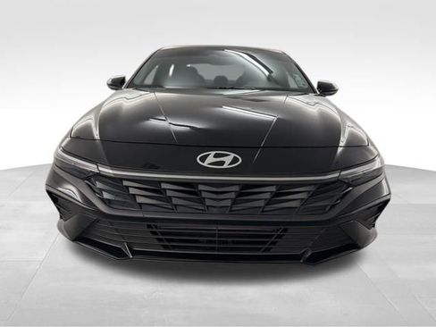 Certified 2025 Hyundai Elantra Sport image 3