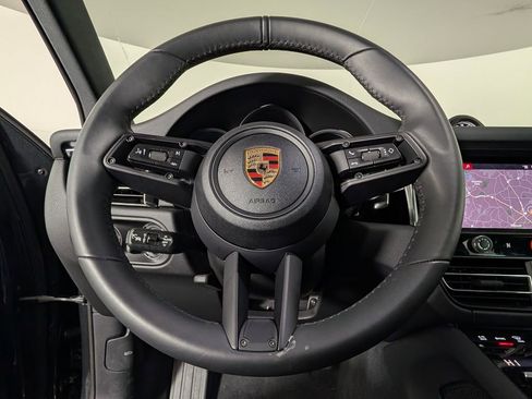 Certified 2025 Porsche Macan image 34