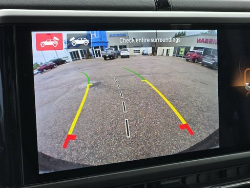 Used 2024 Jeep Wrangler Unlimited Sahara w/ Technology Group AWD/4WD image 4