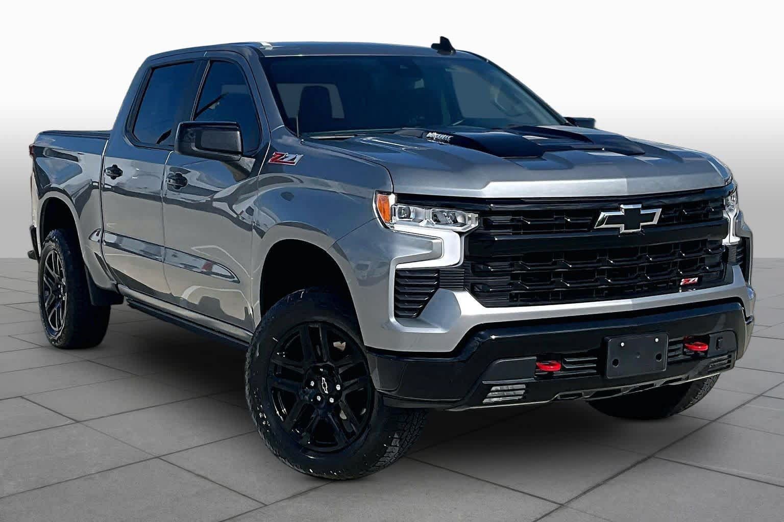 Used 2026 Chevrolet Silverado 1500 LT Trail Boss w/ Convenience Package II AWD/4WD image 2