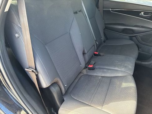 Used 2020 Kia Sorento LX FWD image 44