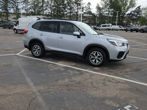 Used 2019 Subaru Forester Premium AWD/4WD image 19