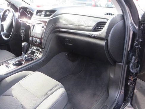 Used 2016 Chevrolet Traverse LT w/ Style and Technology Package image 17