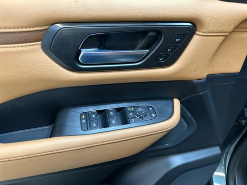 New 2025 Nissan Armada SL w/ Captain's Chari Seat Package image 19