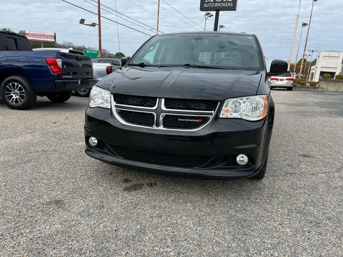 Used 2020 Dodge Grand Caravan SXT image 7