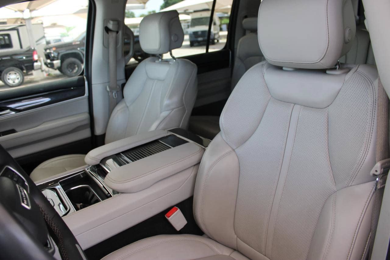Used 2022 Jeep Wagoneer Series I AWD/4WD image 11