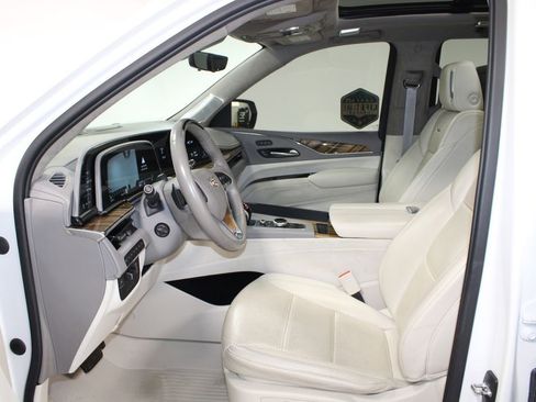 Used 2021 Cadillac Escalade Premium Luxury Platinum w/ Heavy-Duty Trailer Package image 23