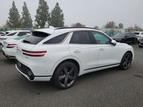 Certified 2023 Genesis GV70 2.5T w/ Sport Prestige Package image 4