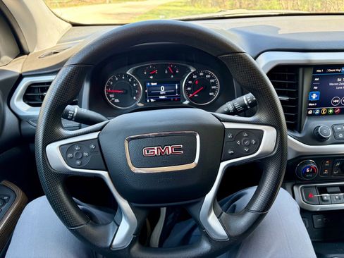Used 2023 GMC Acadia SLE w/ Driver Convenience Package FWD image 27