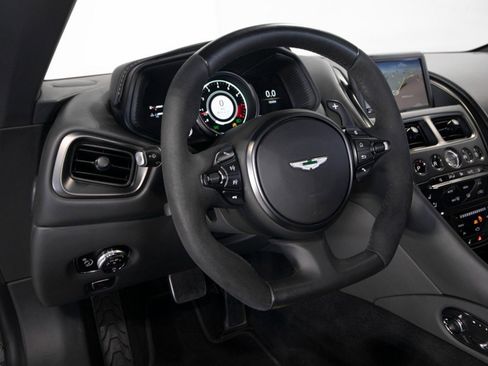 Used 2019 Aston Martin DB11 AMR image 26