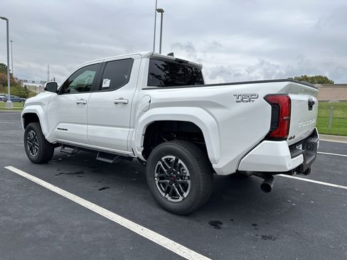 New 2025 Toyota Tacoma TRD Sport image 7