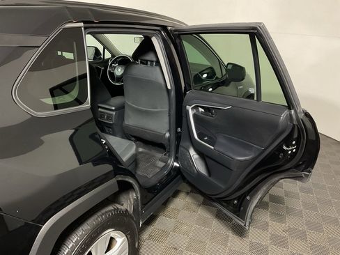 Used 2021 Toyota RAV4 LE image 31