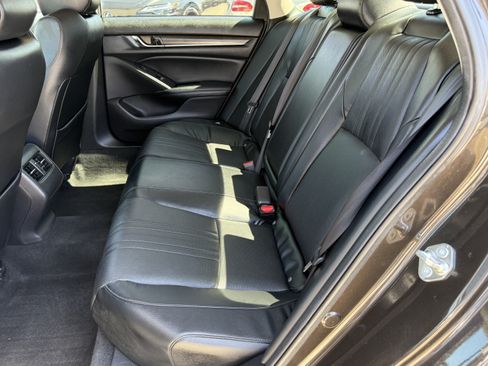 Used 2018 Honda Accord Touring image 31