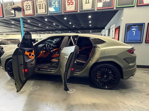 Used 2025 Lamborghini Urus SE AWD/4WD image 14