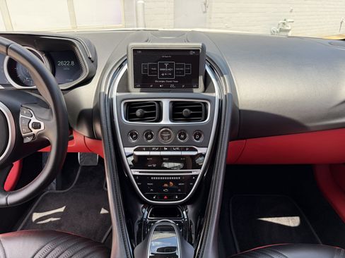 Used 2019 Aston Martin DB11 Coupe RWD image 10