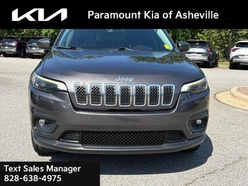 Used 2019 Jeep Cherokee Latitude Plus w/ Comfort/Convenience Group AWD/4WD image 2