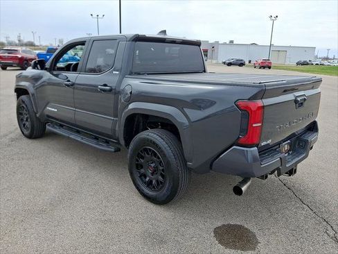 Used 2025 Toyota Tacoma SR5 image 22