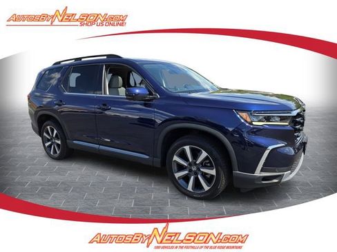 Used 2025 Honda Pilot Touring image 1