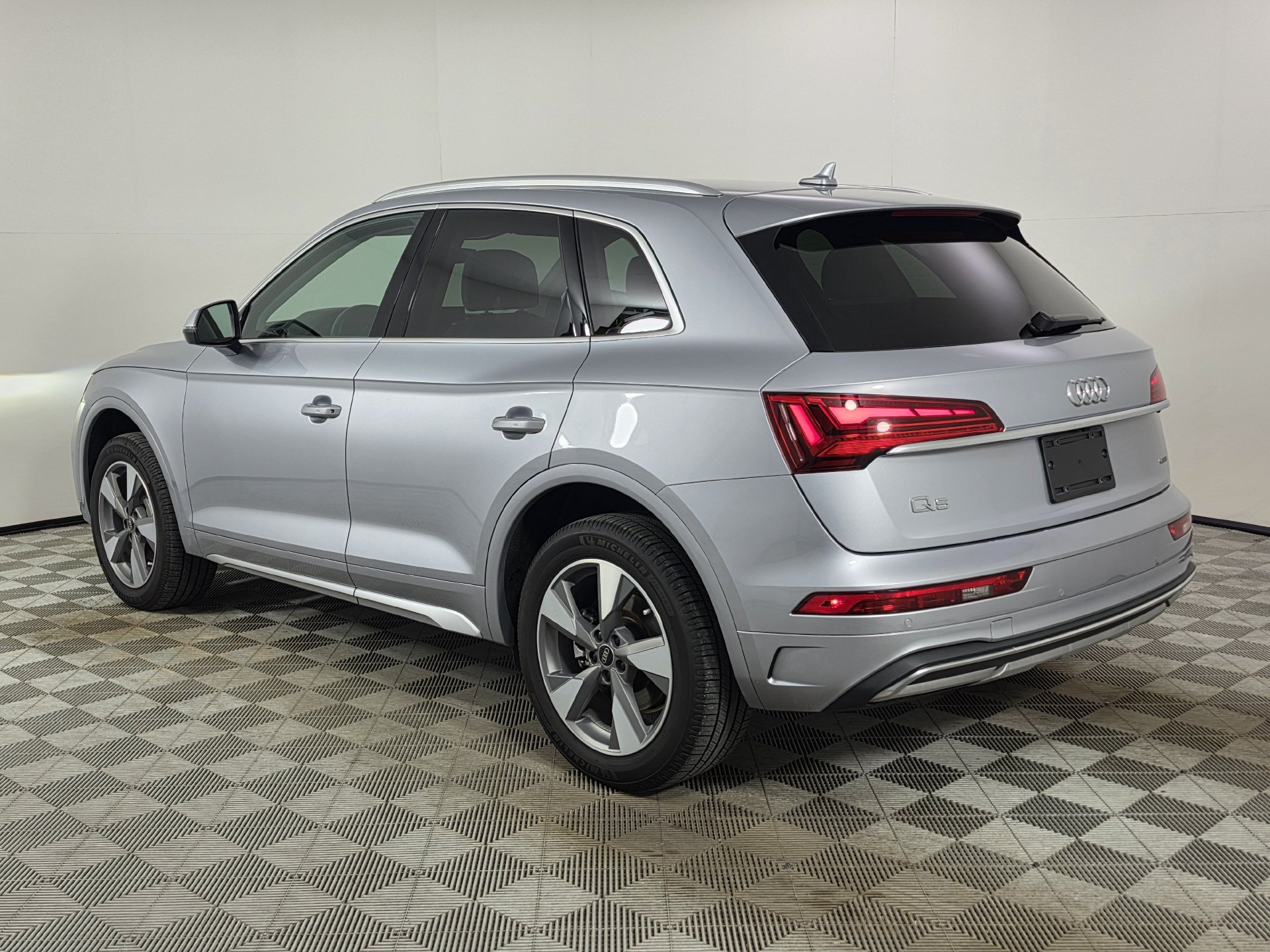 Used 2023 Audi Q5 2.0T Premium w/ Convenience Package AWD/4WD image 42