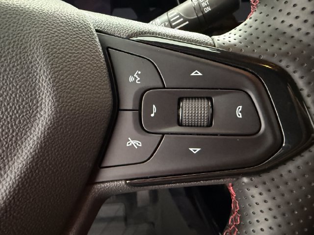 Used 2026 Chevrolet Trax RS w/ Sunroof Package FWD image 11