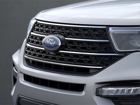 Used 2024 Ford Explorer XLT w/ Equipment Group 202A image 17