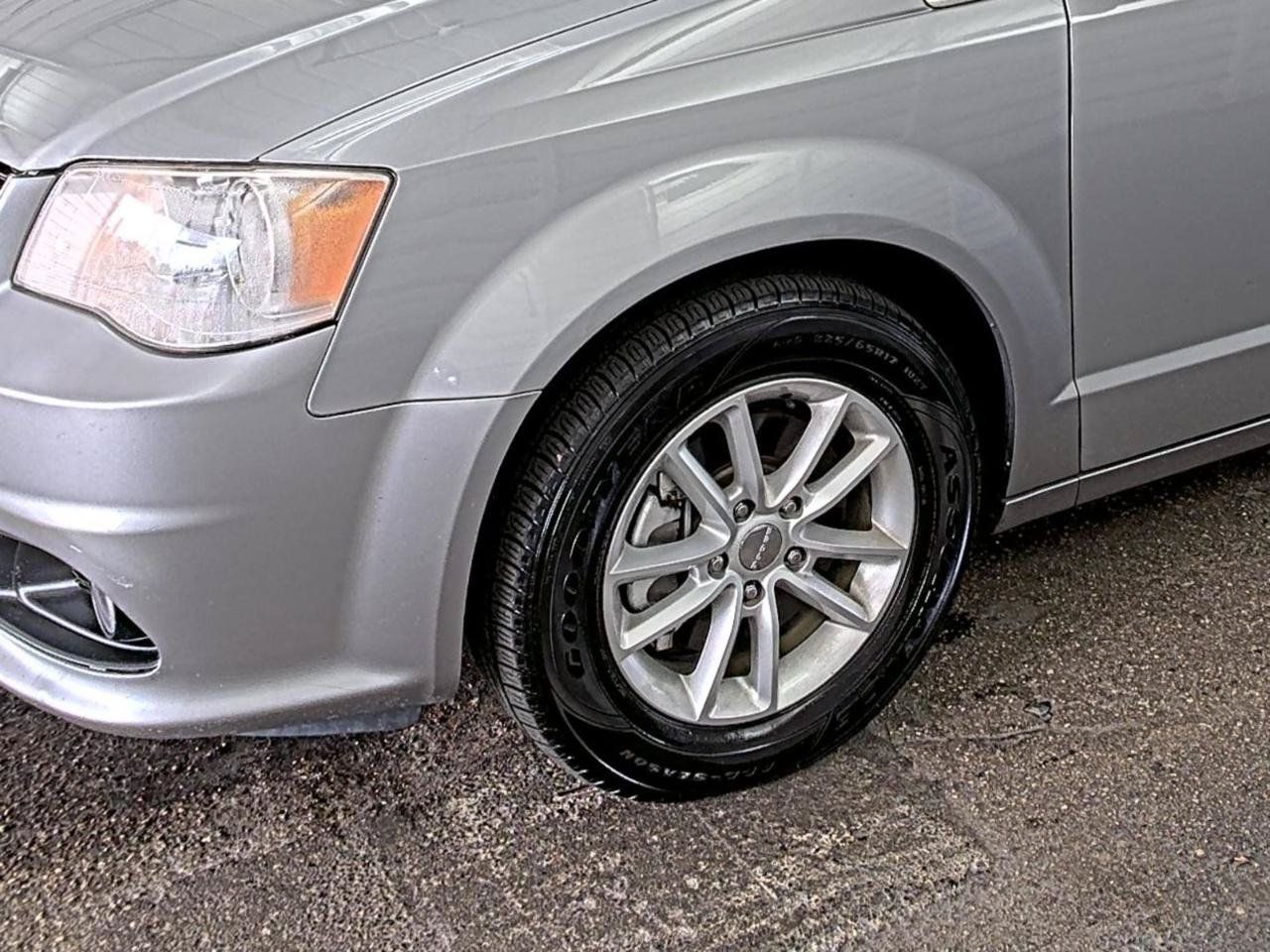 Used 2019 Dodge Grand Caravan SXT FWD image 15