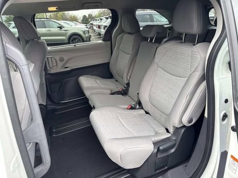 Used 2023 Toyota Sienna LE image 16