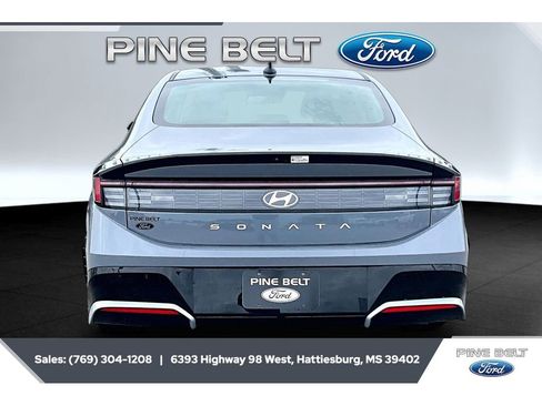 Used 2025 Hyundai Sonata SEL FWD image 4