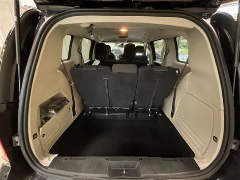 Used 2019 Dodge Grand Caravan SE image 20