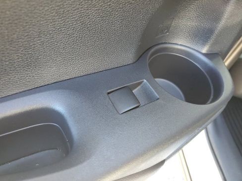 Used 2023 Toyota Corolla Cross XLE image 18