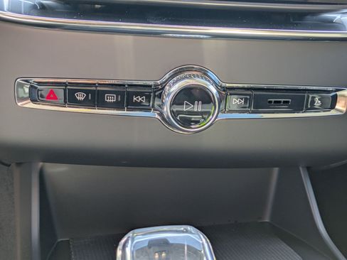 New 2026 Volvo XC90 B5 Core AWD/4WD image 17