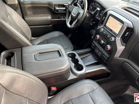 Used 2021 GMC Sierra 2500 SLT w/ SLT Preferred Package AWD/4WD image 17