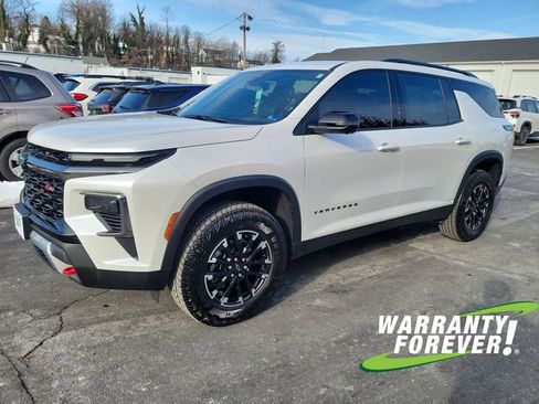 Used 2024 Chevrolet Traverse Z71 image 3