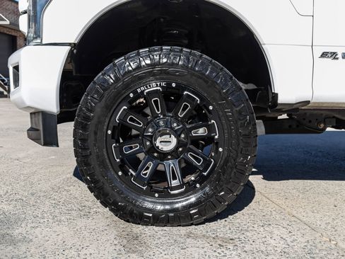 Used 2018 Ford F250 XLT w/ XLT Value Package image 4