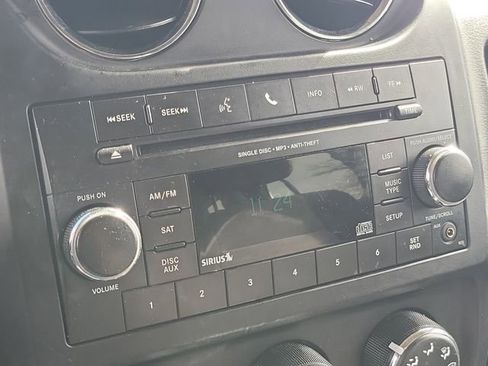 Used 2017 Jeep Patriot Latitude AWD/4WD image 23