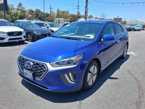 Used 2020 Hyundai Ioniq SE FWD image 3