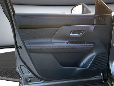 Certified 2025 Nissan Kicks SR image 19