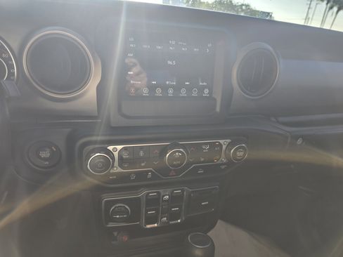 Used 2020 Jeep Gladiator Sport w/ Quick Order Package 24S image 15