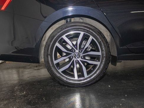 Used 2025 Volkswagen Jetta SE FWD image 6