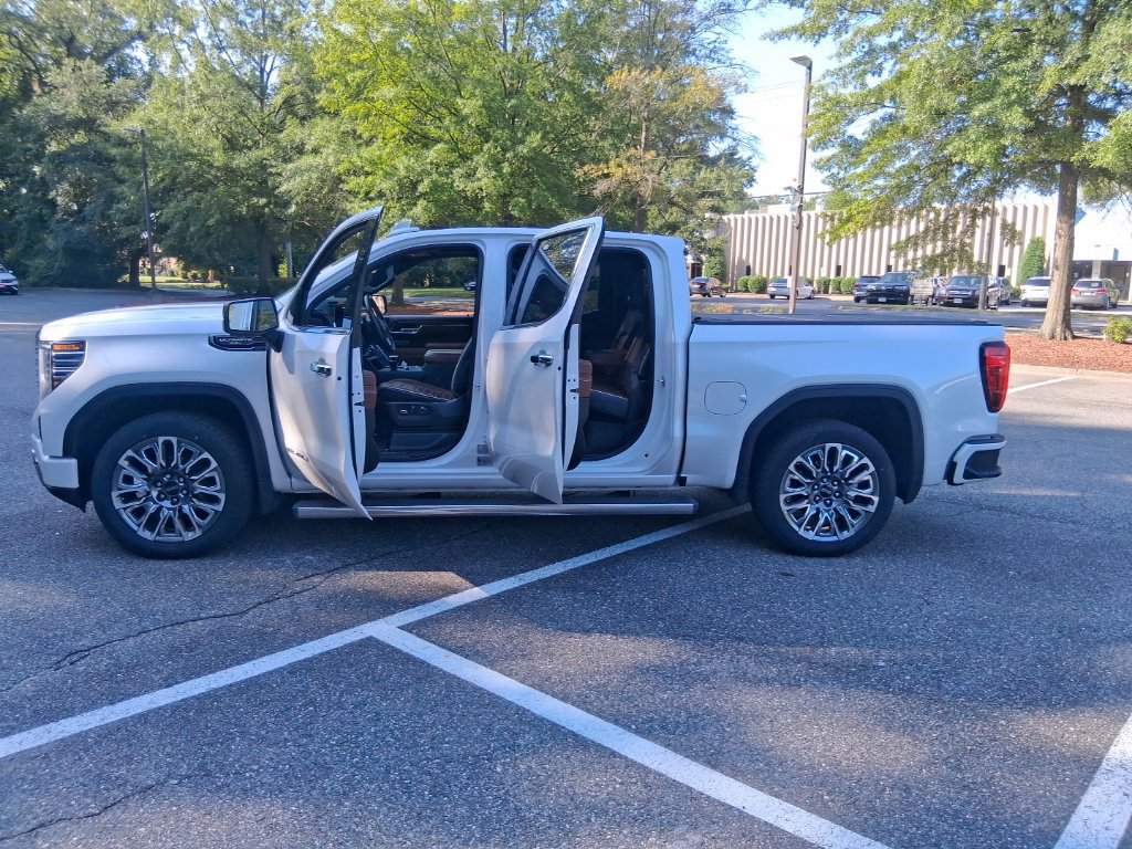 Used 2023 GMC Sierra 1500 Denali Ultimate AWD/4WD image 18
