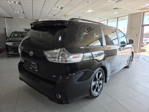 Used 2011 Toyota Sienna SE w/ Preferred Pkg image 7