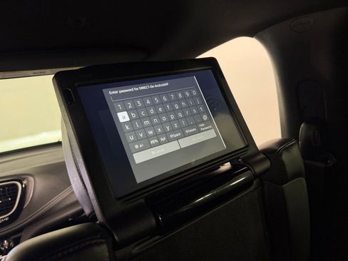 Used 2025 Chrysler Pacifica Select w/ Uconnect Theater Family Group FWD image 29