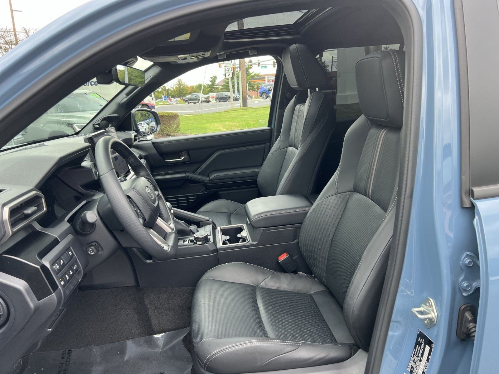 Used 2025 Toyota 4Runner Limited AWD/4WD image 13